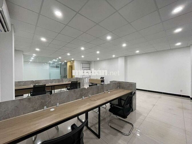 Nguyên tầng văn phòng 100m2 full nội thất, thang máy, máy lạnh đầy đủ