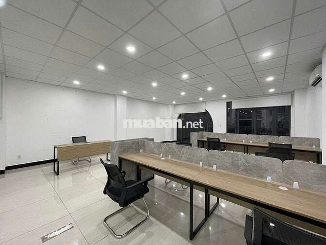 Nguyên tầng văn phòng 100m2 full nội thất, thang máy, máy lạnh đầy đủ