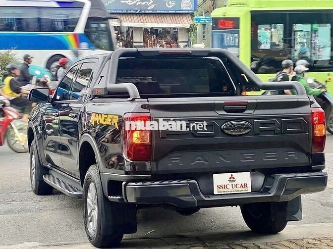 Ford Ranger XLS 2.0L AT 2025 Đen 20.000km