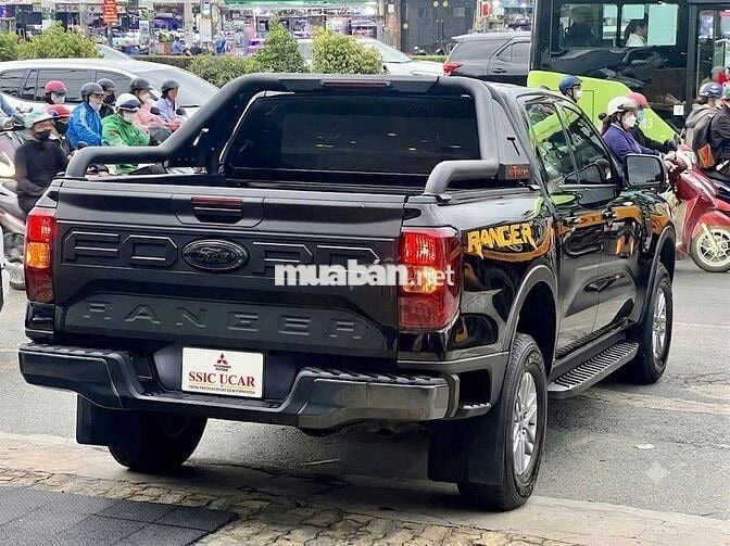 Ford Ranger XLS 2.0L AT 2025 Đen 20.000km