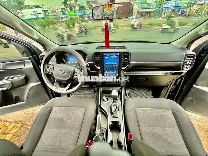 Ford Ranger XLS 2.0L AT 2025 Đen 20.000km