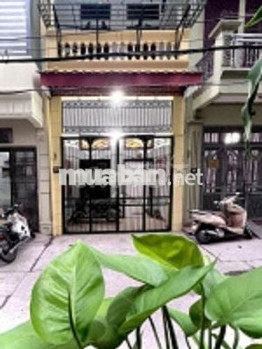 Cho thuê nhà ngõ 98 Hạ Yên Quyết, diện tích 45m2 x 3 tầng riêng biệt