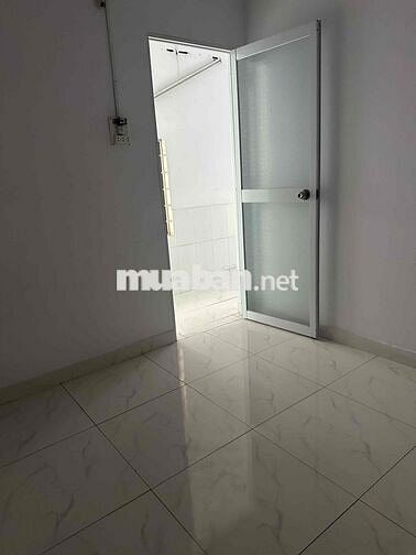 Cho thuê nhà cấp 4 , 100m2 , 2pn , có sân , HXH Lê Văn Khương 5,5tr