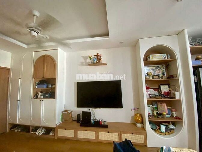 Chính chủ bán căn chung cư full nội thất