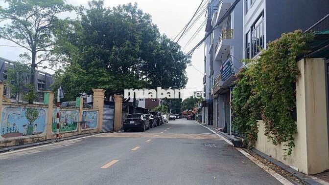 PHÚC THỊNH ( NAM HỒNG CŨ) NHÀ ĐẸP 3 TẦNG - VỪA

Ở VỪA KINH DOANH