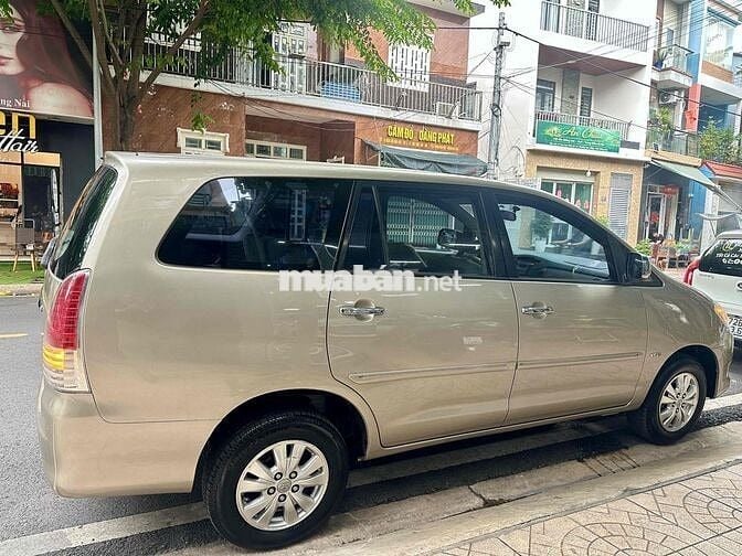 Toyota Innova 2011 G