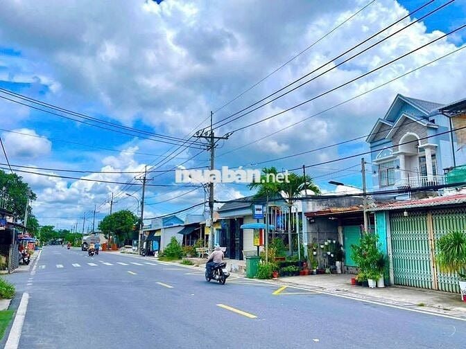 Bán gấp lô đất sát Vin Hóc Môn 86m2 giá 1tỷ7 đường nhựa  sổ hồng riêng
