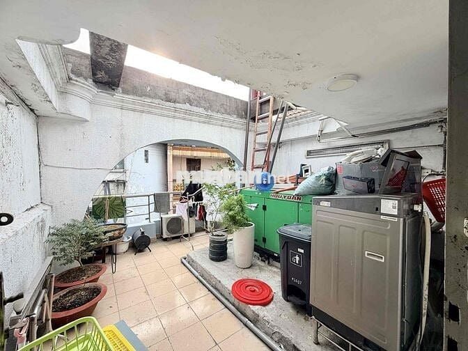 Đường Hoa Huệ - Phú Nhuận ( ngày khu ăn uống , khách sạn sầm uất ) Kết