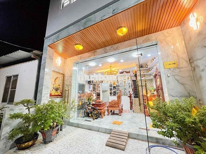 Nhà 1 trệt 1 lầu 1 sân thượng cách Trần Phú 30m, giá rẻ