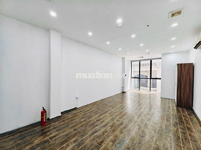 Cho thuê sàn Thái Hà 100m2 16tr mtiền 6m chia sẵn 3p ở qua đêm được