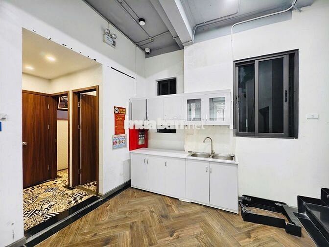 Cho thuê sàn Thái Hà 100m2 16tr mtiền 6m chia sẵn 3p ở qua đêm được