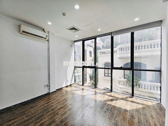 Cho thuê sàn Thái Hà 100m2 16tr mtiền 6m chia sẵn 3p ở qua đêm được