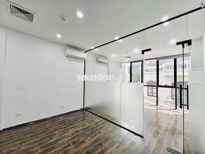 Cho thuê sàn Thái Hà 100m2 16tr mtiền 6m chia sẵn 3p ở qua đêm được