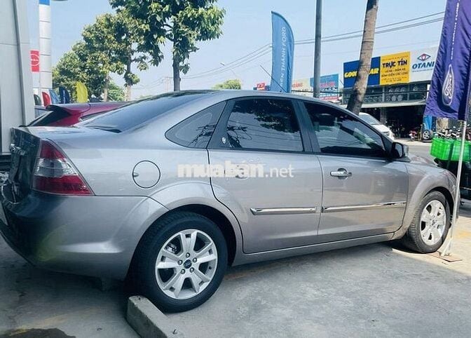 Ford Focus 2.0 Limited Số tự động Xám