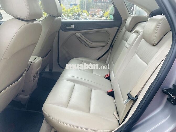 Ford Focus 2.0 Limited Số tự động Xám