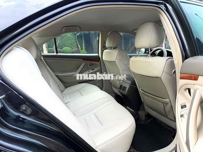 Toyota Camry 2.4G 2011 Đen một chủ