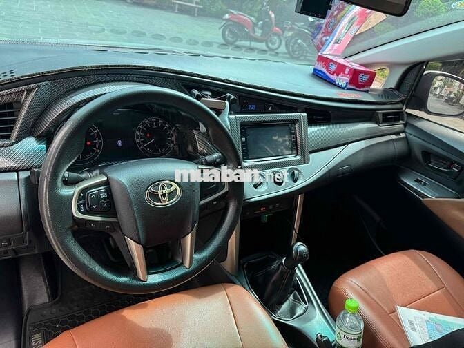 Toyota Innova 2.0E 2017 Số sàn Bạc 160.000 km
