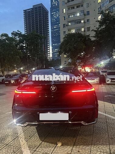 BMW 735i Đen