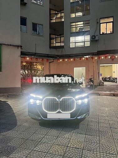 BMW 735i Đen