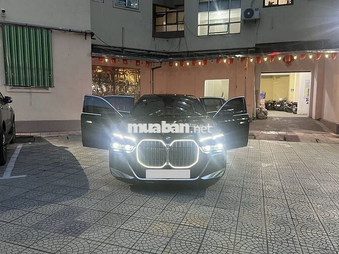 BMW 735i Đen