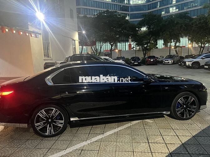BMW 735i Đen