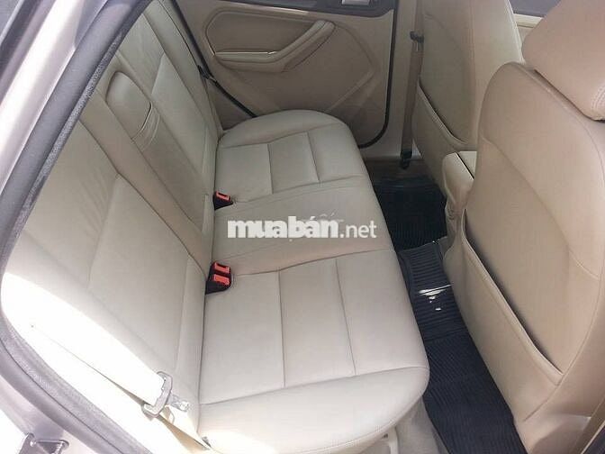 Ford Focus 2.0 Limited Số tự động Xám