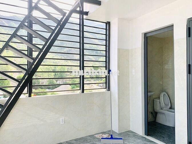 CHO THUÊ NHÀ MỚI ĐẸP 4 PHÒNG NGỦ FULL NỘI THẤT KHU ACC VĨNH HOÀ