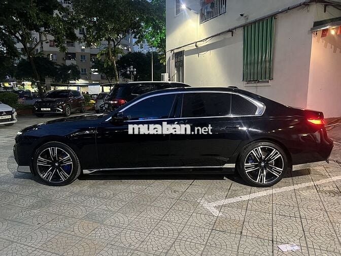 BMW 735i Đen
