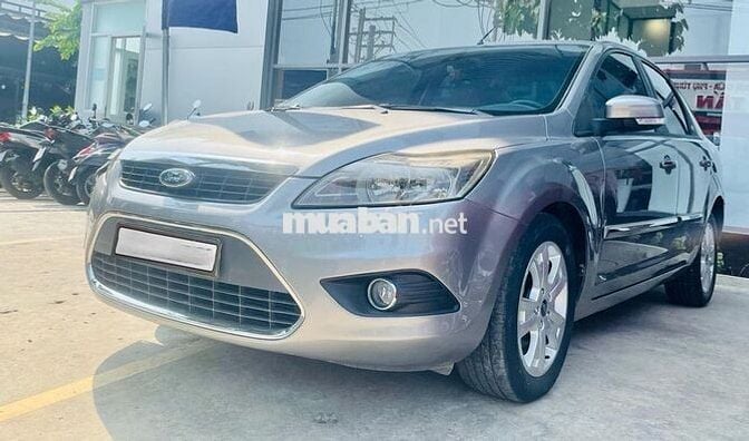 Ford Focus 2.0 Limited Số tự động Xám