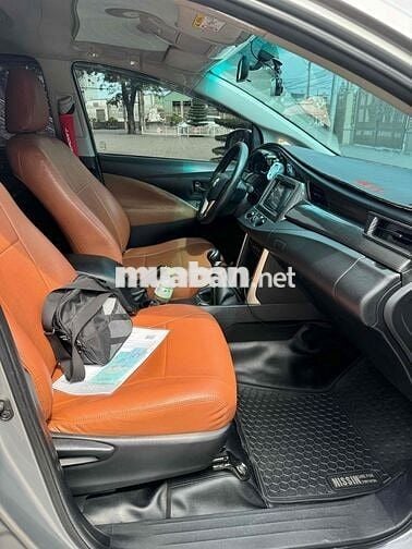 Toyota Innova 2.0E 2017 Bạc Sàn 160.000 km