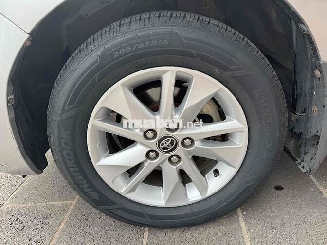 Toyota Innova 2.0E 2017 Bạc Sàn 160.000 km