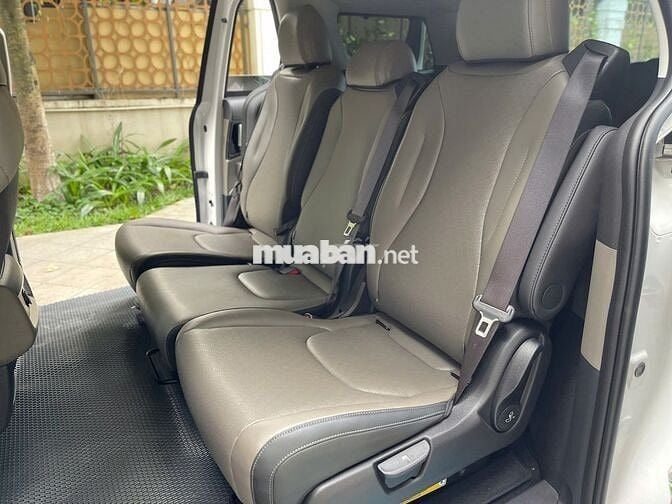 Kia Carnival 2025 2.2D Premium 2000 km Trắng