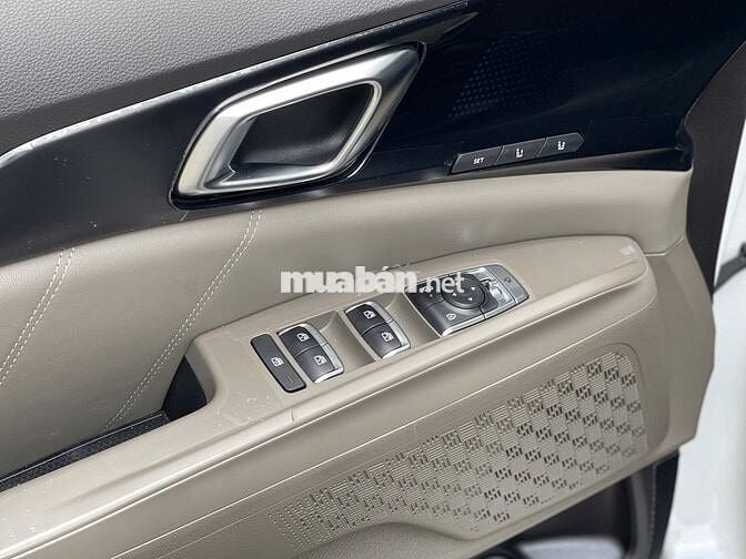 Kia Carnival 2025 2.2D Premium 2000 km Trắng