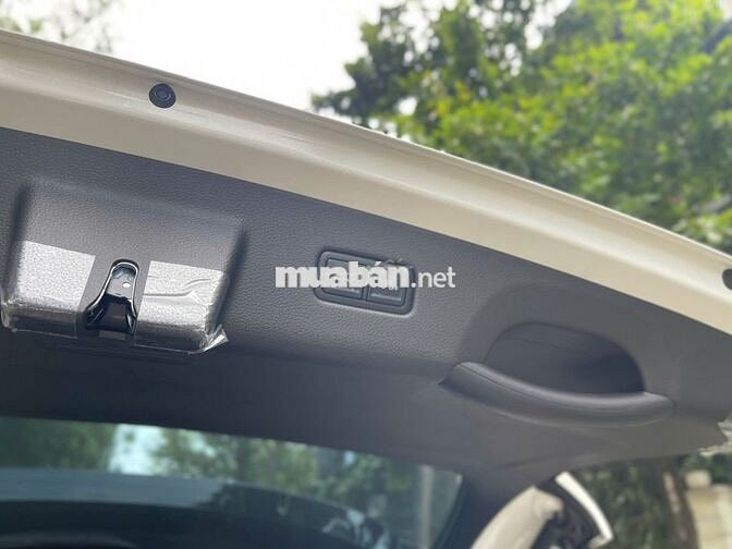 Kia Carnival 2025 2.2D Premium 2000 km Trắng