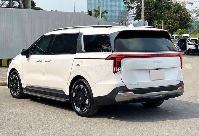 Kia Carnival 2025 2.2D Premium 2000 km Trắng