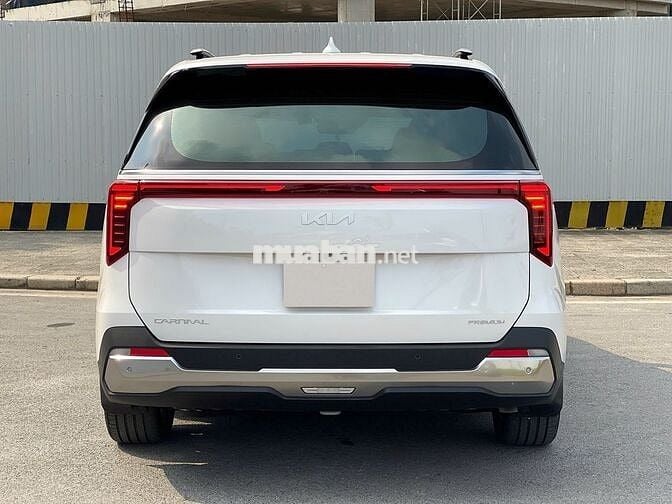 Kia Carnival 2025 2.2D Premium 2000 km Trắng
