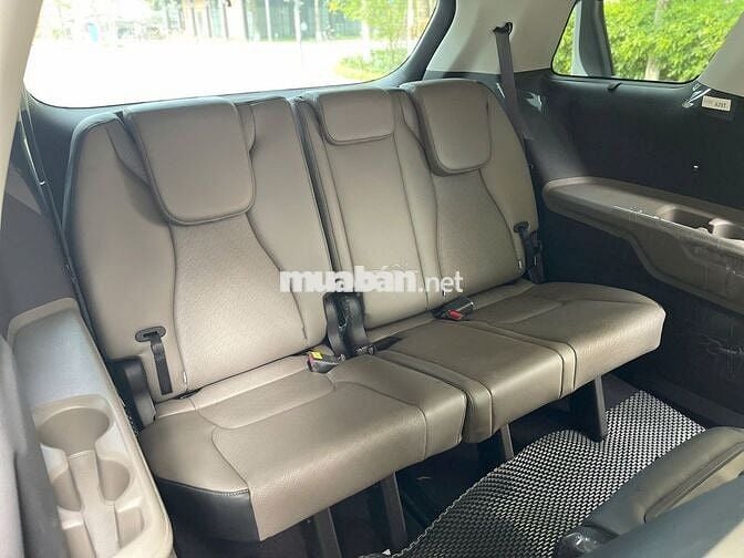 Kia Carnival 2025 2.2D Premium 2000 km Trắng