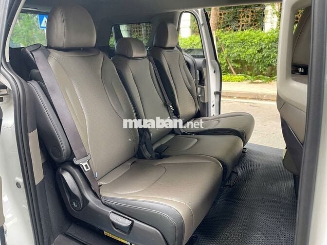 Kia Carnival 2025 2.2D Premium 2000 km Trắng