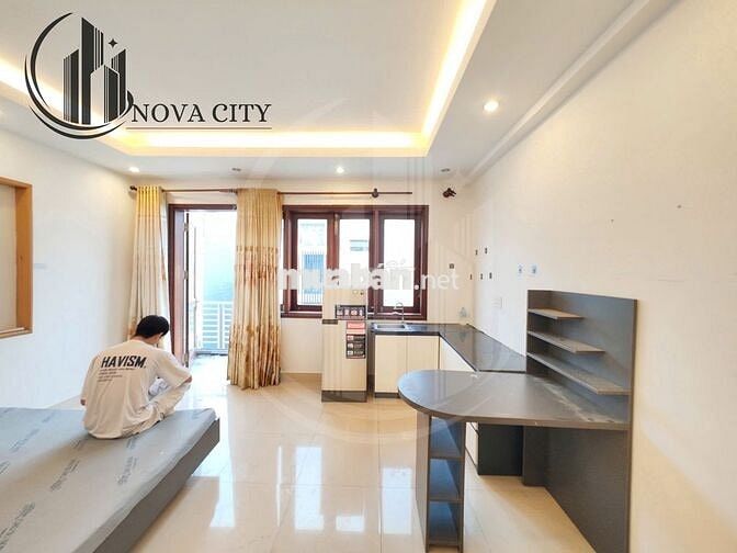 Căn hộ ban công full nội thất, view mặt tiền 