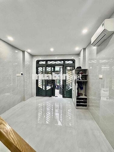 SIÊU PHẨM VIEW HỒ - Nhà đẹp nội thất cao cấp. Nhà 2 tầng - sân thượng