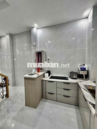 SIÊU PHẨM VIEW HỒ - Nhà đẹp nội thất cao cấp. Nhà 2 tầng - sân thượng
