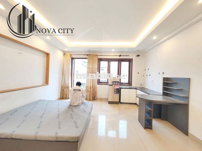 Căn hộ ban công full nội thất, view mặt tiền 