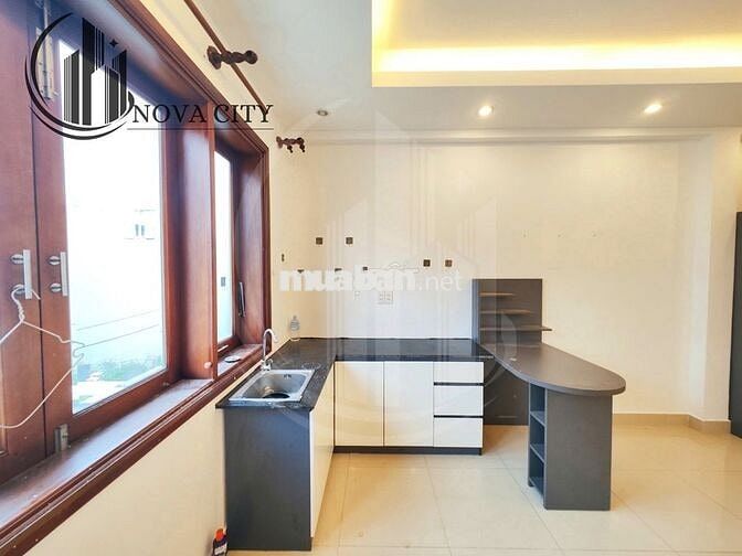 Căn hộ ban công full nội thất, view mặt tiền 