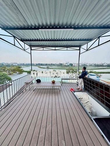SIÊU PHẨM VIEW HỒ - Nhà đẹp nội thất cao cấp. Nhà 2 tầng - sân thượng
