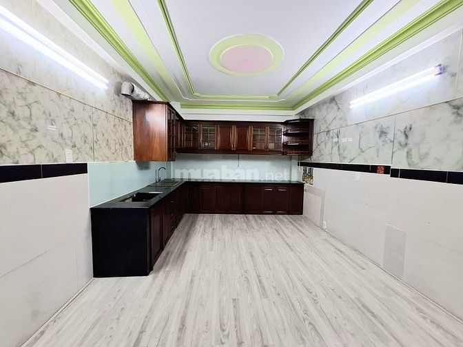 Nhà Mặt Tiền Tân Phú, Giá bằng Hẻm Xe Hơi 
