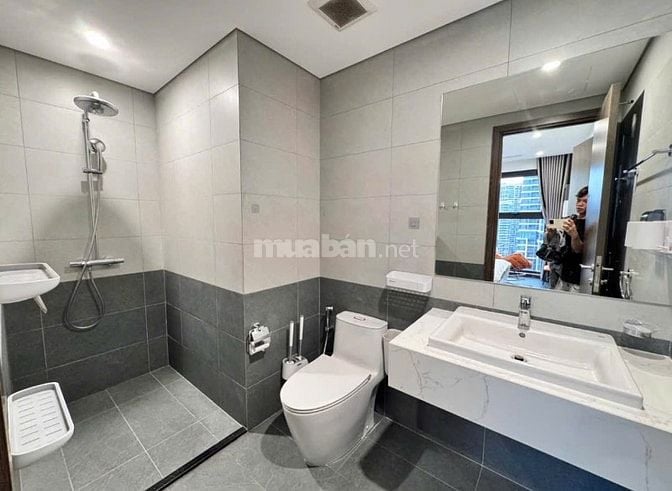 2 Tỷ giá chốt ! Tầng 8,2PN ( 50m2) Sổ hồng sẵn ,Nội thất nhận như hình