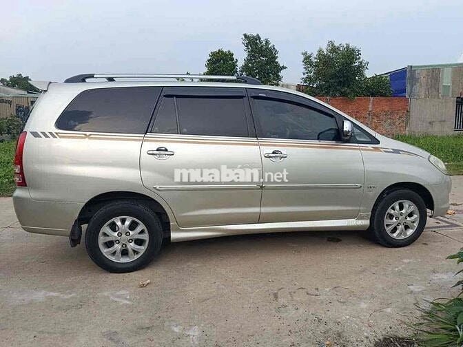 Toyota Innova 2.0 Số sàn 2006 Bạc