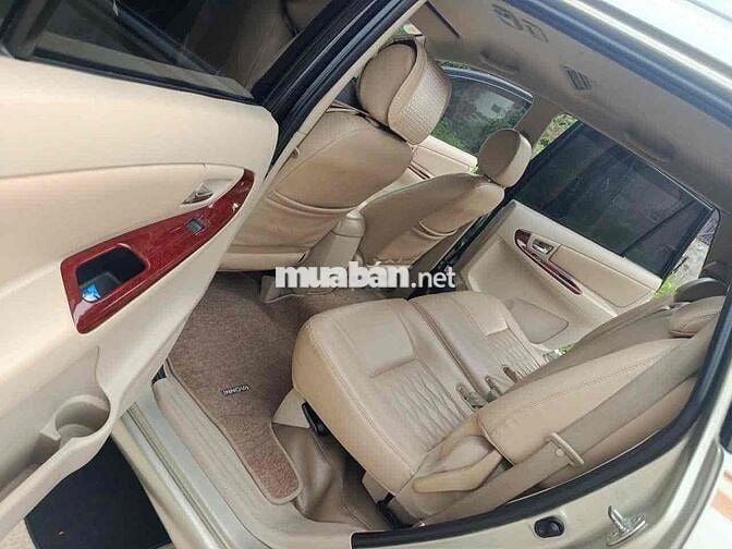Toyota Innova 2.0 Số sàn 2006 Bạc