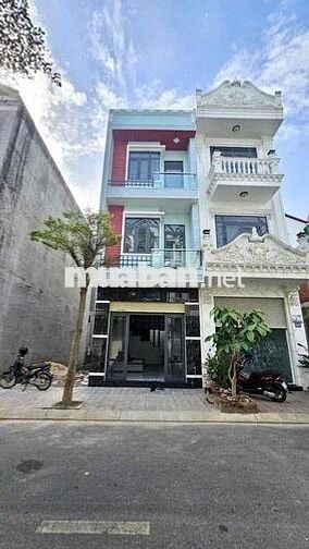 nhà 2 lầu 1 trệt Bình Chuẩn,Thuận An,có nội thất,đường 7m vỉa hè