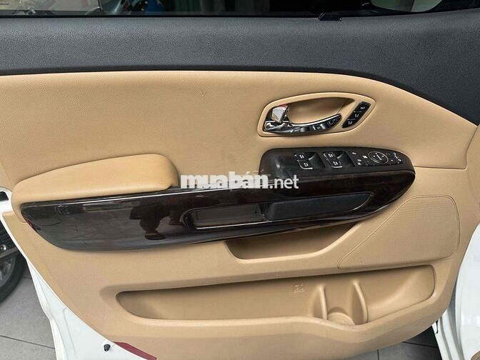 Kia Sedona Star/top 7 chỗ Xăng Nệm da